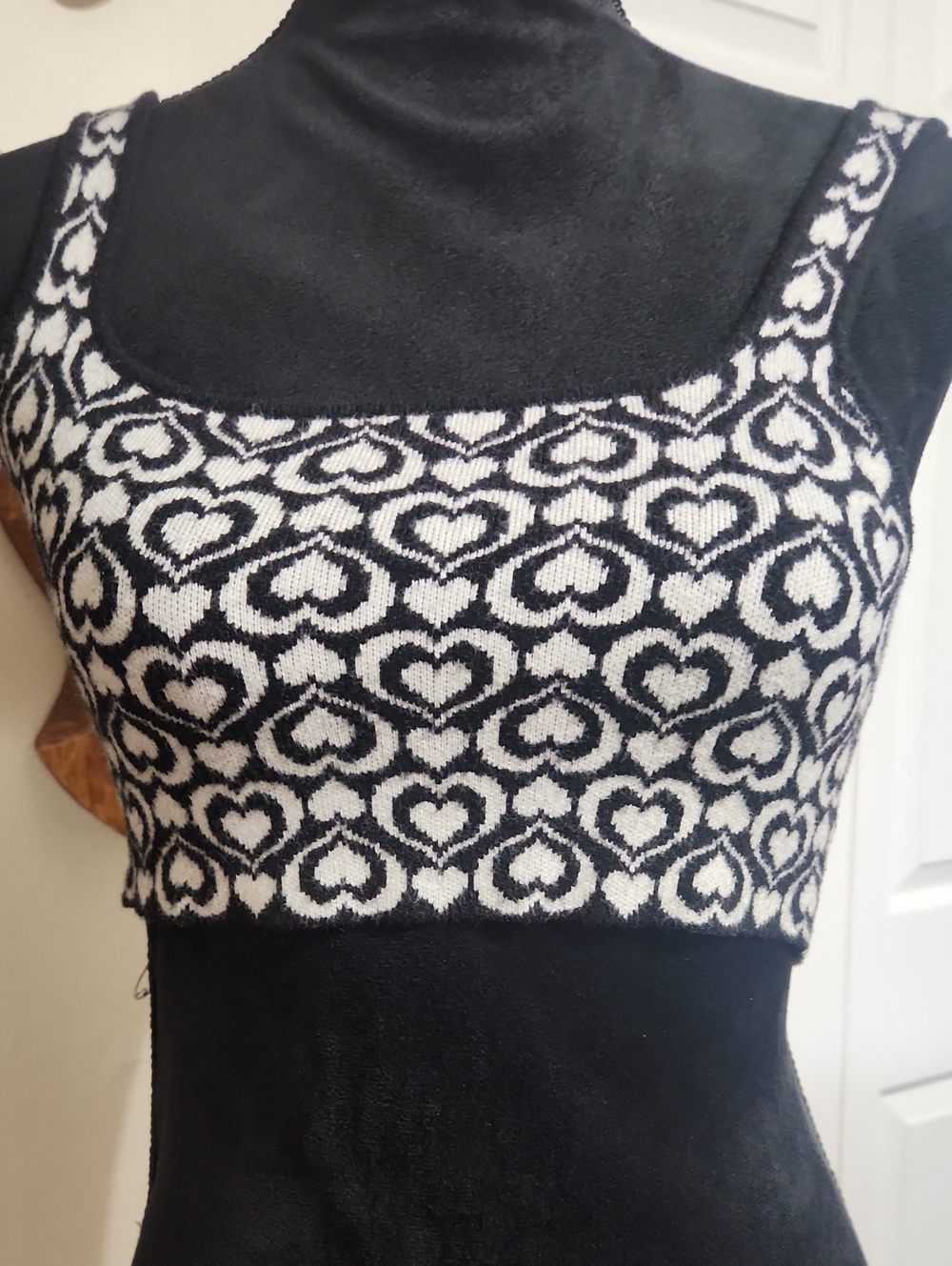 Cider Black & White Small Heart Knit Cropped Tank Top